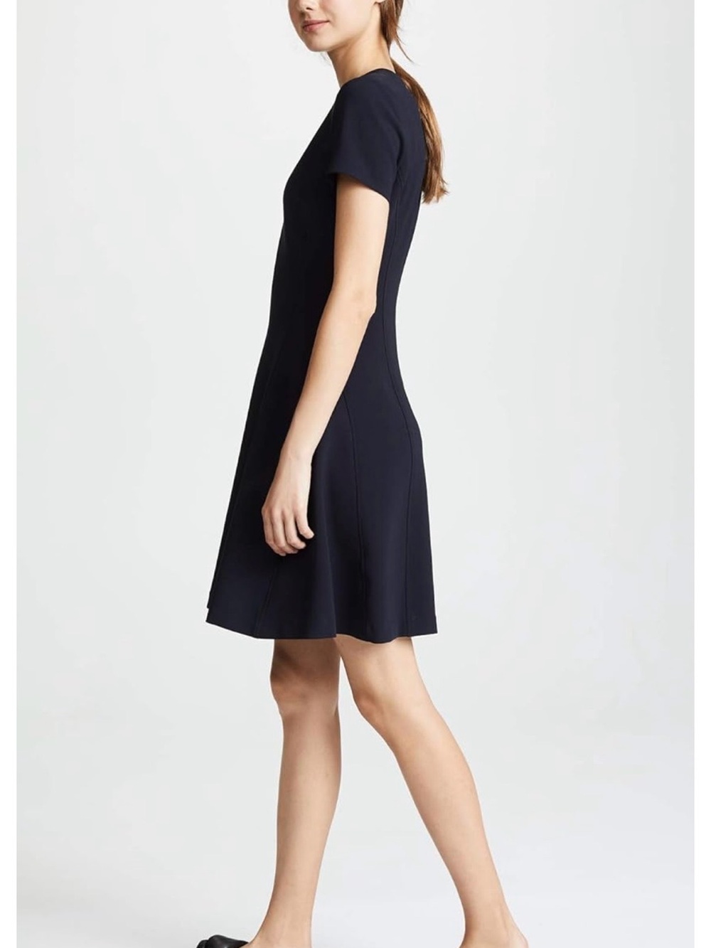 Theory Modern Seamed Shift Fit-And-Flare Crepe Dress. Black. Size 2 - Picture 3 of 9